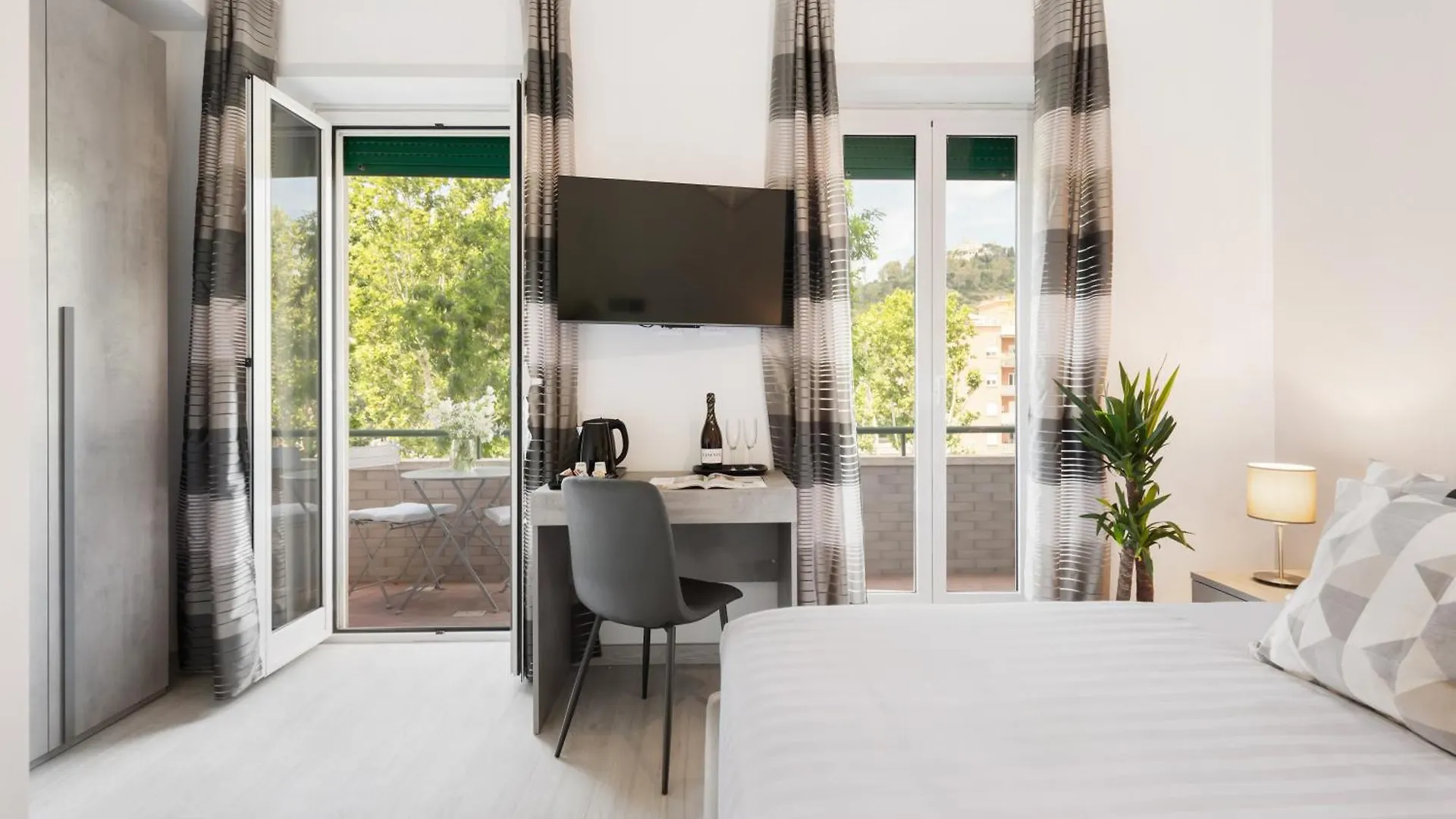 Guest house Clodio Welcome - 5 Camere Arredate Con Bagno Interno - Zona Comune - Condizionatori - Rome